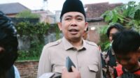 Bupati Fawait saat diwawancarai. (Ist) Bupati Fawait Pastikan Pemulihan Infrastruktur Pasca Banjir Jember