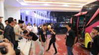 Bupati Jember saat menyambut kedatangan Persid. (Sering.co.id/sgt) Bupati Jember Berikan Beasiswa ke Pemain Persid Jember