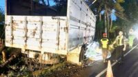 Truk Alami ​Rem Blong Tabrak Empat Kendaraan di Jalan Raya Pattimura Kota Batu, Satu Korban Meninggal Dunia