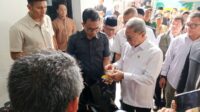 Menko Pangan meninjau MBG yang akan dibagikan kepada siswa. (Seru.co.id/bas) Menko Pangan Soroti MBG di Kota Malang, Sekolah Minta Kualitas Gizi Ditingkatkan