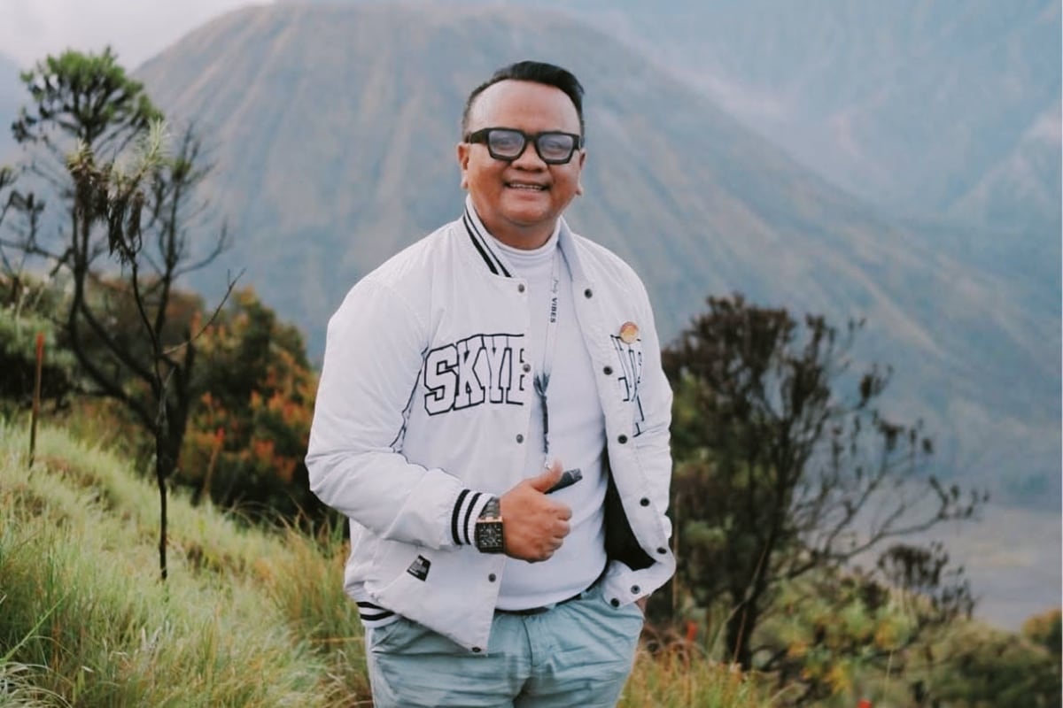 Ketua DPD HPI Jatim saat bertugas mengantarkan wisatawan di kawasan Wisata Bromo. (ist) HPI Jatim Perketat Seleksi Vendor Transportasi Pasca Pencurian Menimpa Wisatawan Thailand