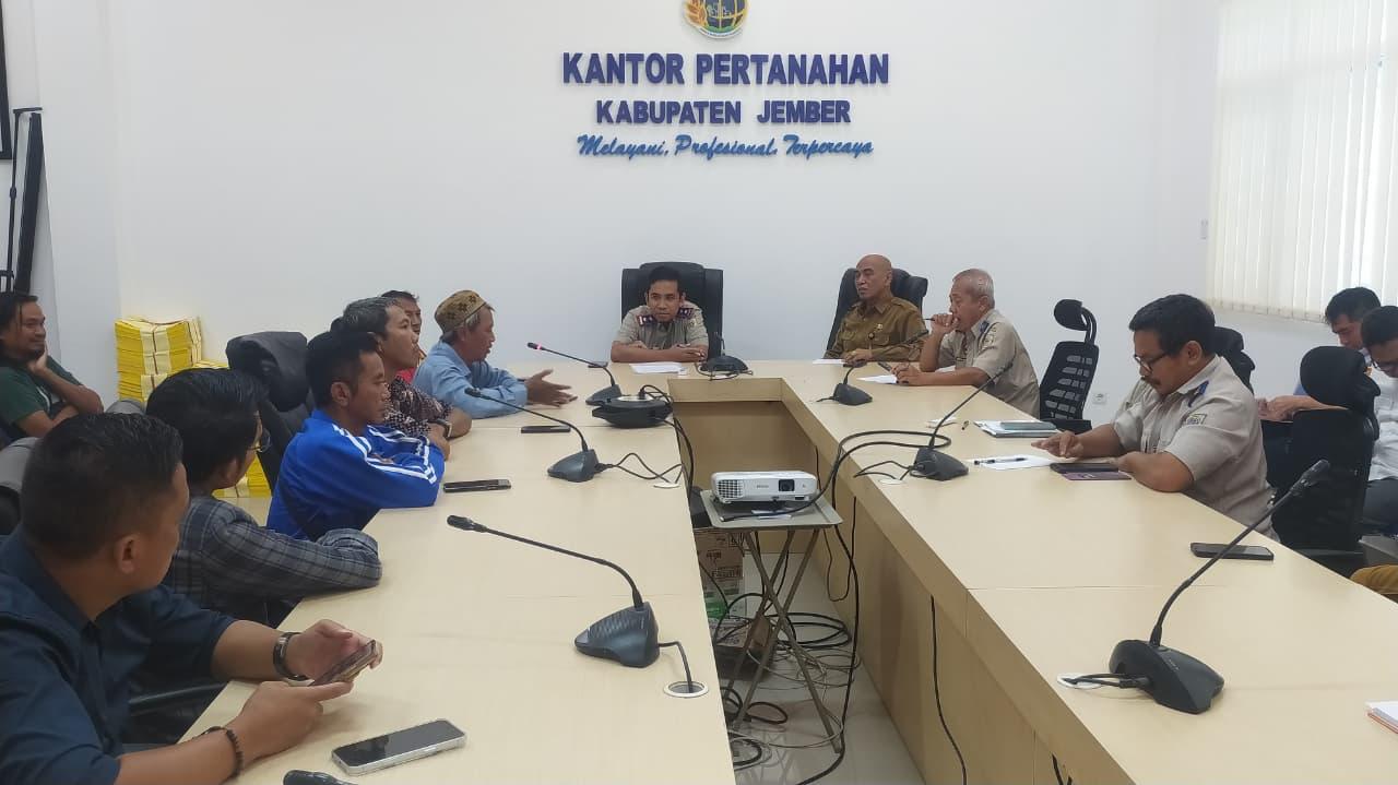 Satgas ITR Fasilitasi Pertemuan Warga Perumahan Villa Indah Tegal Besar dengan BPN Jember