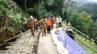 Bupati Malang, HM Sanusi_11zon (1) Pemkab Malang Perbaiki Akses Jalan Desa Taji yang Longsor, Target Lima Bulan Rampung