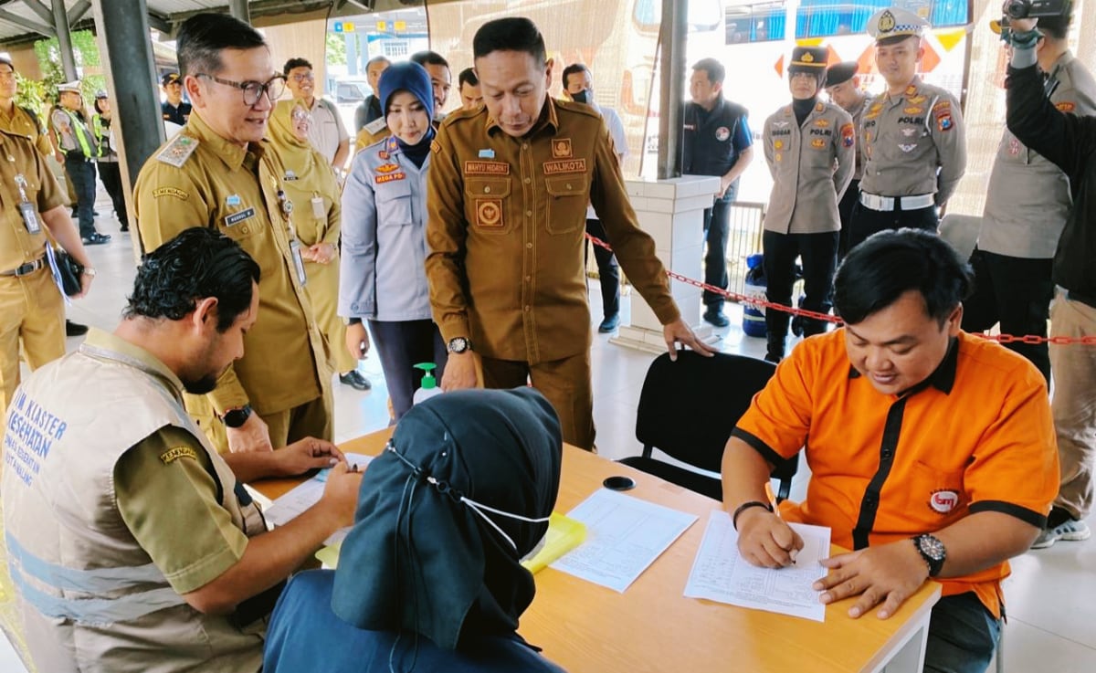 Polresta Malang Kota dan Pemkot Malang bersinergi selama arus mudik dan arus balik Idul Fitri 1447 H/2026 M. (dok. Humas Polresta Malang Kota) Polresta Malang Kota Batasi Operasional Angkutan Barang 13-29 Maret 2016 Selama Lebaran