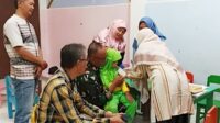 Babinsa Kedungkandang Dampingi Vaksinasi Serempak ORI di Wilayah Binaan