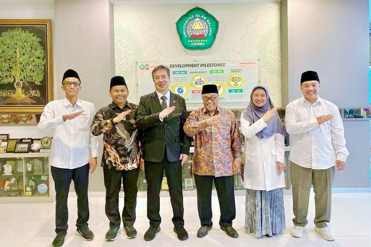 Unisma Sambut 11 Mahasiswa Fukuyama Heisei University Jepang dalam Cultural Exchange 2026 1 Jajaran pimpinan Unisma Indonesia dan Fukuyama Heisei University Jepang. (dok. Humas Unisma)