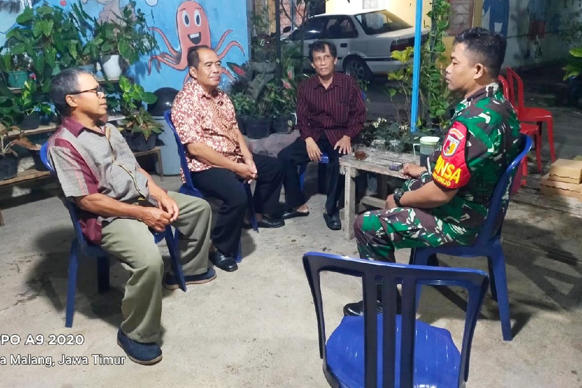 Babinsa Koramil Sukun Komsos Bersama Toga dan Tomas Perkuat Keharmonisan Warga