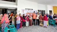 Antusias warga Dau menyerbu sembako murah dari Rendra Masdrajad Safaat. (ist) Rendra Masdrajad Safaat Gelar Bazar Ramadan, Sembako Murah untuk Warga Dau