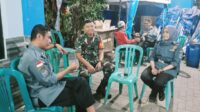 Babinsa Sukun komsos bersama Linmas perkuat sinergi keamanan. (ist) Babinsa Sukun Komsos Bersama Linmas Perkuat Sinergi Keamanan
