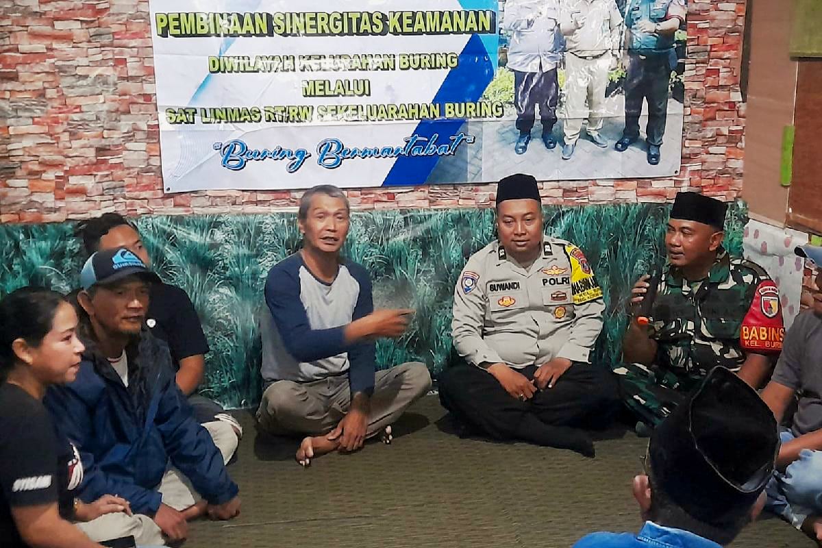 Babinsa dan Bhabinkamtibmas Buring perkuat sinergi pembinaan keamanan wilayah. (ist) Babinsa dan Bhabinkamtibmas Buring Perkuat Sinergi Pembinaan Keamanan Wilayah
