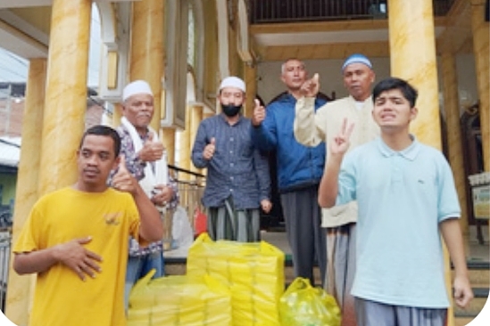 Malang Autism Center Bagikan Nasi Berkah Ramadan, Latih Anak Autisme Berkarya & Berbagi Kebaikan