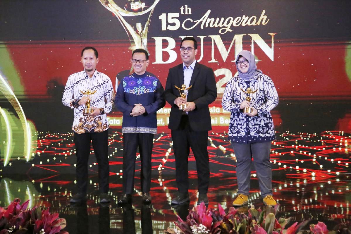 Penghargaan diterima secara oleh Kepala Sub Divisi Inovasi Bisnis Perum Jasa Tirta I, Heddy Bramantya. (dok. PJT I) Perum Jasa Tirta I Raih Dua Penghargaan di Ajang Anugerah BUMN 2026