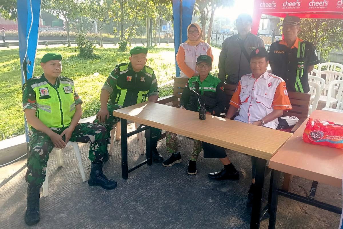 Babinsa Mergosono Komsos Humanis Bersama Warga dan Perangkat Kelurahan