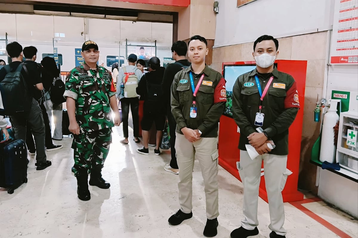 Babinsa Klojen Patroli Dialogis di Stasiun Baru Kota Malang, Jamin Keamanan dan Kenyamanan Penumpang