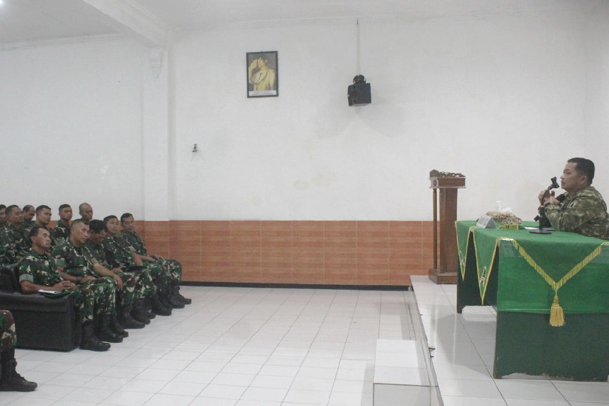 Dandim 0833 Kota Malang Berikan Jam Komandan Jelang Dinas Cuti Lebaran