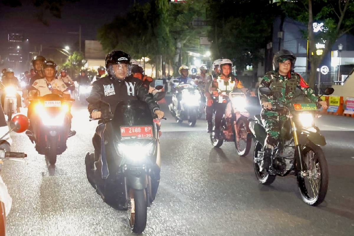 Dandim 0833 bersama Wali Kota Malang monitoring malam takbiran. (ist) Dandim 0833 Bersama Wali Kota Malang Monitoring Malam Takbiran