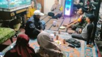 Babinsa Sukun dan Bhabinkamtibmas komsos bersama warga pererat hubungan. (ist) Babinsa Sukun dan Bhabinkamtibmas Komsos Bersama Warga Pererat Hubungan