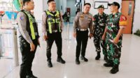 Babinsa Klojen monitoring Stasiun Malang Kota Baru pastikan kondusif. (ist) Babinsa Klojen Monitoring Stasiun Malang Kota Baru Pastikan Kondusif