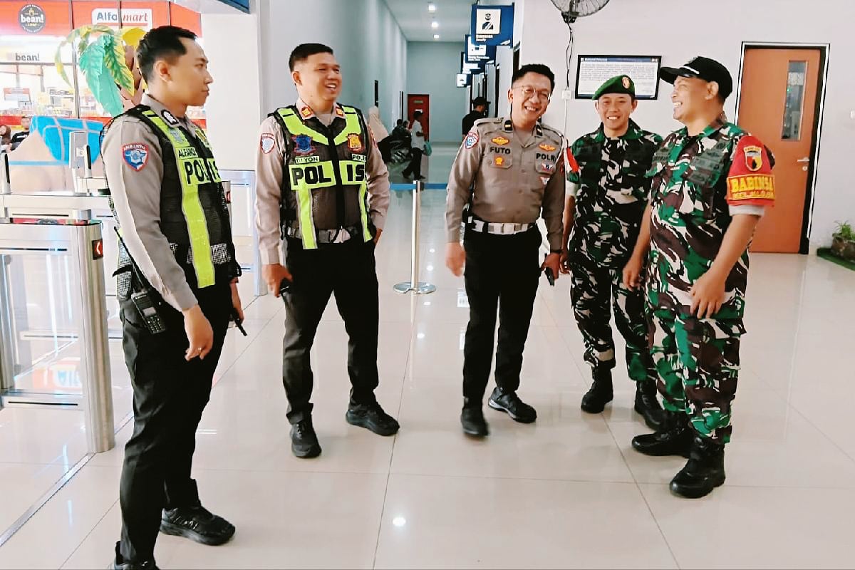 Babinsa Klojen monitoring Stasiun Malang Kota Baru pastikan kondusif. (ist) Babinsa Klojen Monitoring Stasiun Malang Kota Baru Pastikan Kondusif
