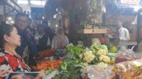 Kegiatan pengecekan stok_11zon Satgas Pangan Kabupaten Malang Temukan Harga Cabai Merah Besar Meroket