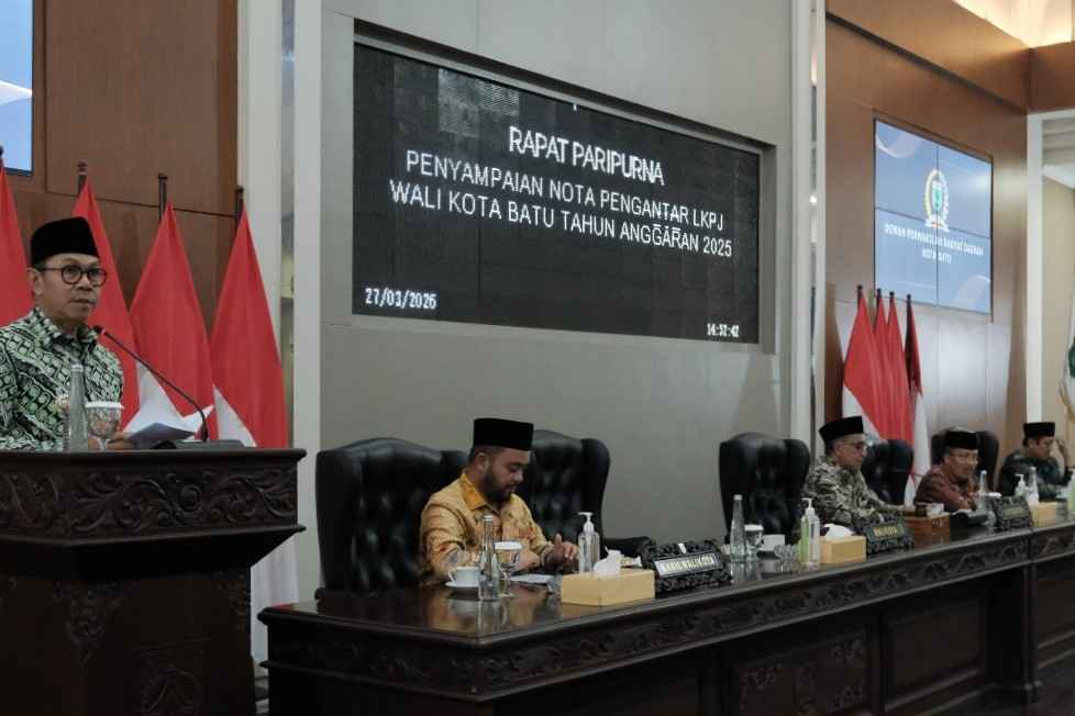 Sampaikan LKPJ 2025, Wali Kota Batu Paparkan Capaian Ekonomi dan Penurunan Kemiskinan