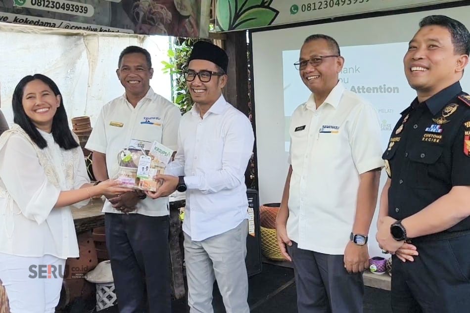 Stafsus Menkeu Kunjungi UMKM Creative Kokedama di Batu, Dorong Produk Tembus Berbagai Negara 1 Stafsus Menkeu didampingi sejumlah pejabat di lingkungan Kemenkeu. (Seru.co.id/dik)