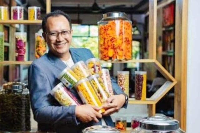 Pengusaha aneka keripik buah dan sayur di Kota Batu, Abdullah Dzikri.(ist) Permintaan Keripik Sayur Asal Kota Batu Melonjak, Jadi Alternatif Menu Makan Bergizi Gratis Saat Ramadan
