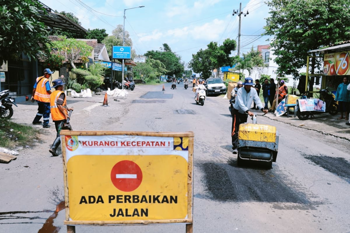 Jelang Mudik Lebaran, Pemkab Jember Kebut Tambal Jalan Berlubang di 10 Titik