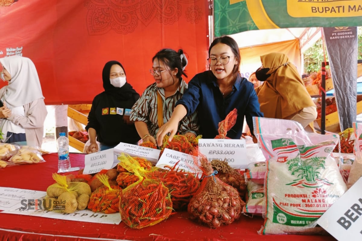 Jaga Stabilitas Harga Bahan Pokok dan Daya Beli, Pemkab Malang Gelar Pasar Murah Lebaran 2026 1 Situasi Pasar Murah Lebaran 2026 di halaman Pasar Sumedang, Kecamatan Kepanjen.(Seru.co.id/wul)