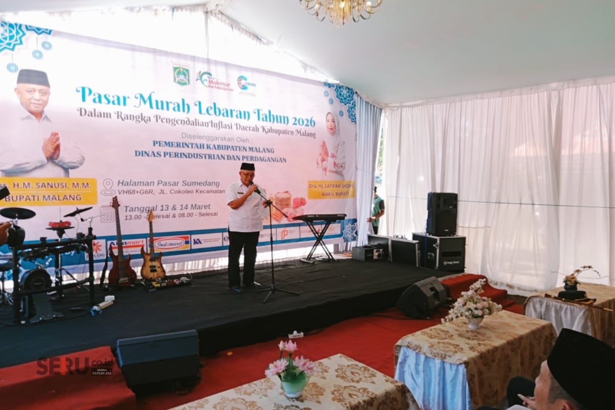 Bupati Malang, HM Sanusi saat membuka secara simbolis kegiatan Pasar Murah Lebaran 2026 di halaman Pasar Sumedang, Kecamatan Kepanjen. (Seru.co.id/wul) Jaga Stabilitas Harga Bahan Pokok dan Daya Beli, Pemkab Malang Gelar Pasar Murah Lebaran 2026