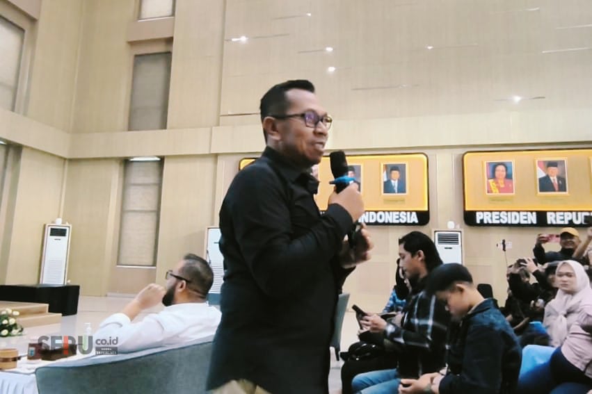 Wali Kota Batu, Nurochman SH MH dalam program Talkshow kesehatan di Graha Pancasila, Balai Kota Among Tani. (Seru.co.id/dik) Wali Kota Nurochman Ungkap Revolusi Ekosistem Kesehatan Kota Batu dalam Program Mbatu Sae