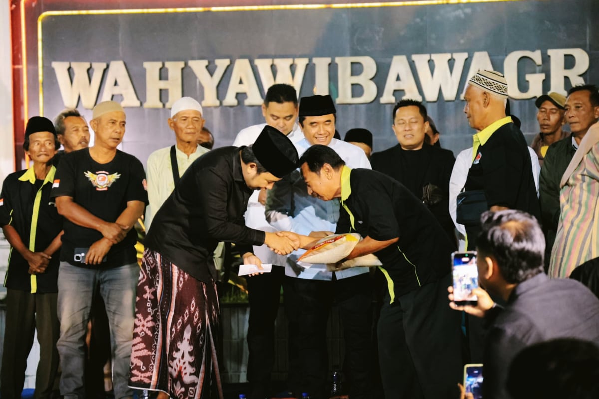 Bupati Fawait saat santuni 1.000 warga di Pendopo. (Ist) Bupati Jember dan REI Gelar Sahur Bersama, Santuni 1.000 Warga di Pendopo