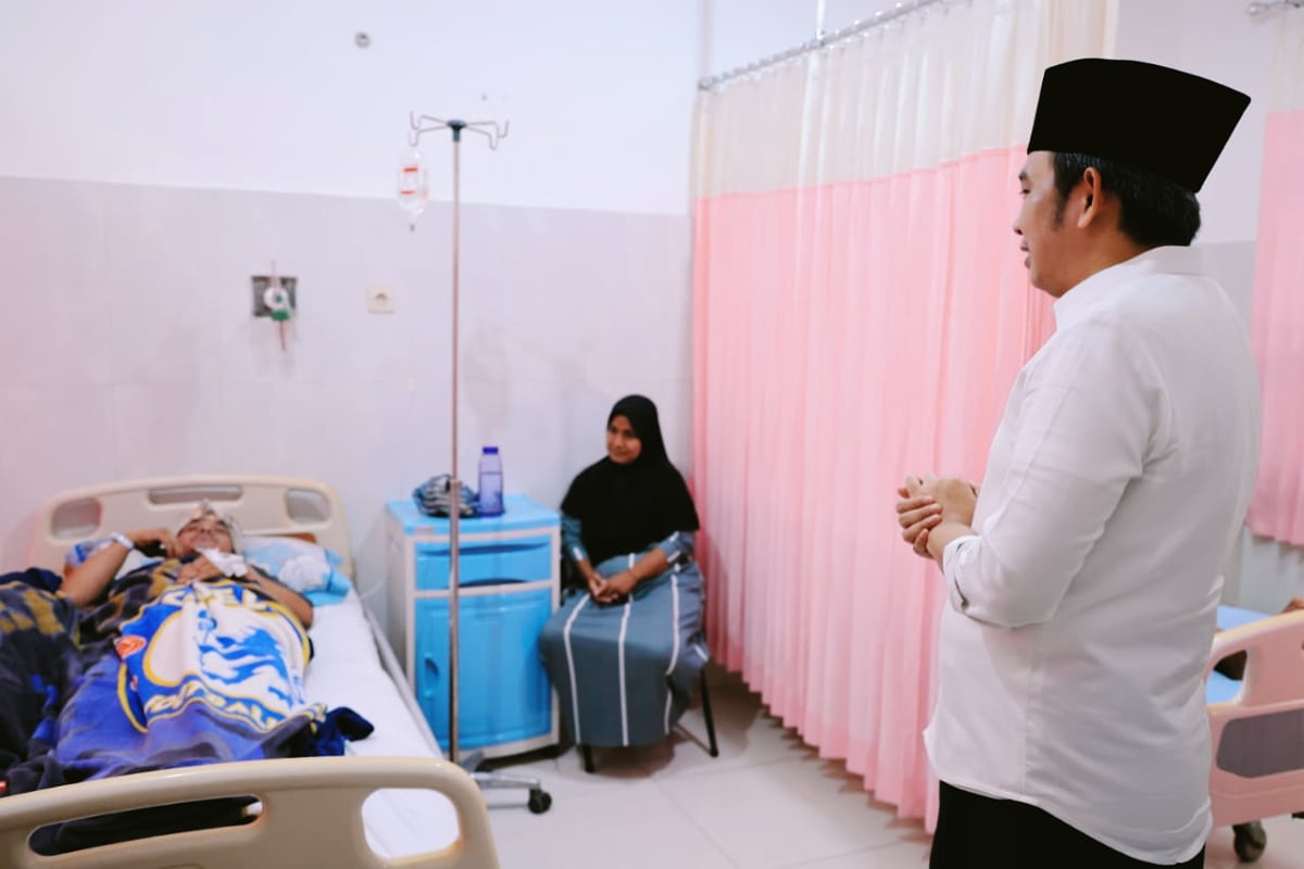 Bupati Fawait saat tinjau salah satu fasilitas kesehatan di Jember. (Ist.) Antisipasi Gangguan Kesehatan saat Idulfitri, Pemkab Jember Siagakan Nakes 24 Jam