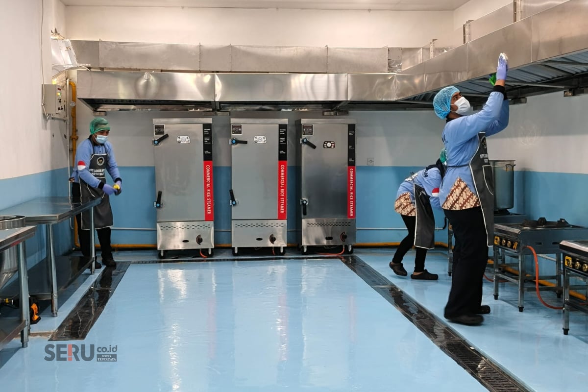 Keberadaan sarana penunjang hingga teknis operasional SPPG menjadi dasar rekomendasi SLHS dari Dinkes. (bas) Dari 66 SPPG Beroperasi di Kota Malang, Baru 46 Kantongi Rekomendasi SLHS