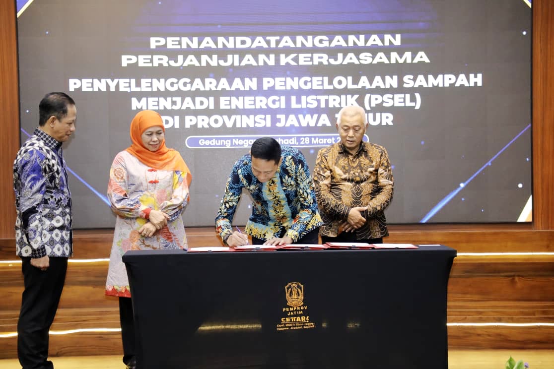 Wali Kota Malang saat menandatangani PKS penyelenggaraan PSEL. (pro)