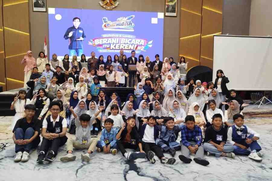 Foto bersama penyelenggara_11zon Belajar Bicara Lebih Seru: Ratusan Peserta Jajal Inovasi Public Speaking Berbasis AI di Kota Batu