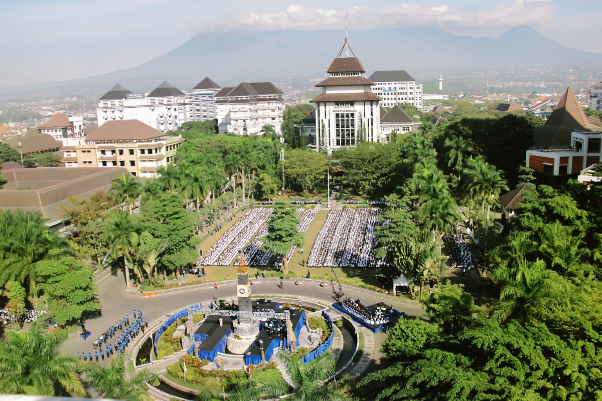 Ilustrasi upacara penerimaan ribuan mahasiswa baru 2026. (ist) 3.900 Siswa Lolos SNBP UB 2026, Pendaftar Kedokteran dan Hukum Paling Ketat