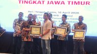 Dirut Perumda Tugu Tirta meraih Tokoh Transformasi Layanan Digital PWI Jatim Award 2026. (rhd) Dirut Perumda Tugu Tirta Raih Tokoh Transformasi Layanan Digital PWI Jatim Award 2026