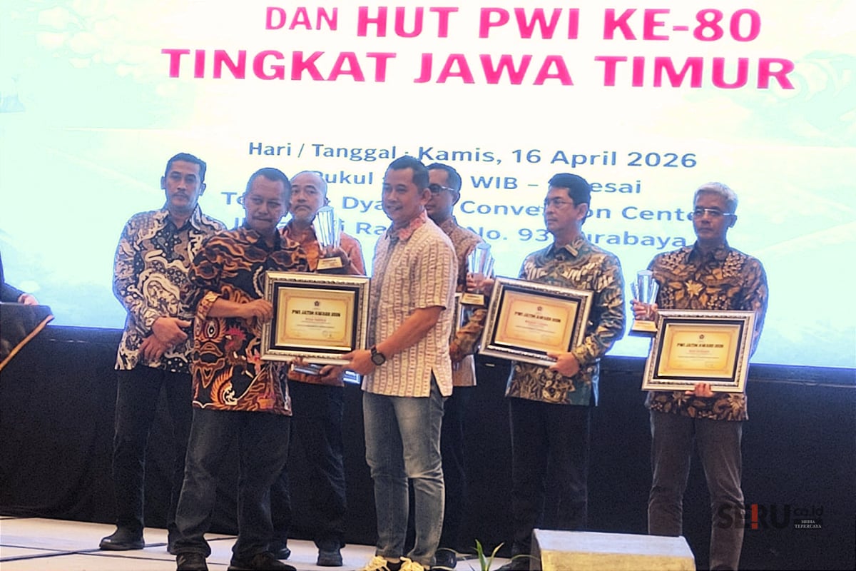 Dirut Perumda Tugu Tirta meraih Tokoh Transformasi Layanan Digital PWI Jatim Award 2026. (rhd) Dirut Perumda Tugu Tirta Raih Tokoh Transformasi Layanan Digital PWI Jatim Award 2026