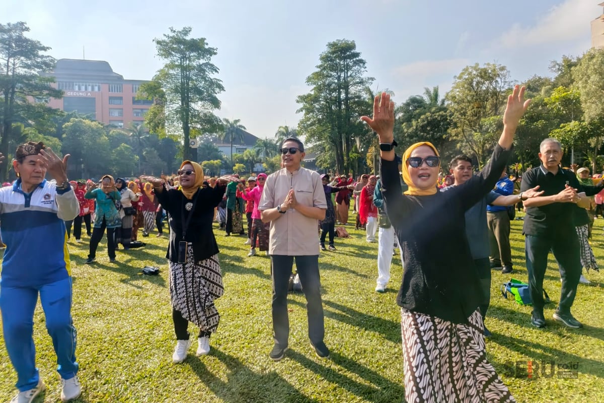Ribuan Lansia Berkebaya Senam Kampung Lingkar Kampus UB Peringati Hari Kartini 1 Wali Kota Malang turut hadir dan mengapresiasi kegiatan yang diselenggarakan UB. (bas)