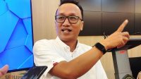 Sultoni Kharis SSi menjawab pertanyaan awak media. (rhd) Tak Harus Linier, Sultoni Kharis Motivasi Mahasiswa FMIPA Berani Eksperimen Bermimpi Besar dan Sejahtera
