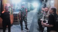 Babinsa Koramil Kedungkandang bersama Bhabinkamtibmas Kota Lama Patroli Malam di Titik Rawan
