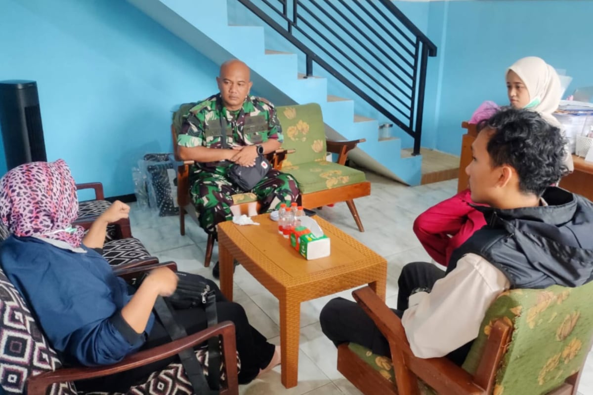 Babinsa Koramil Kedungkandang Komsos bersama SPPG Buring