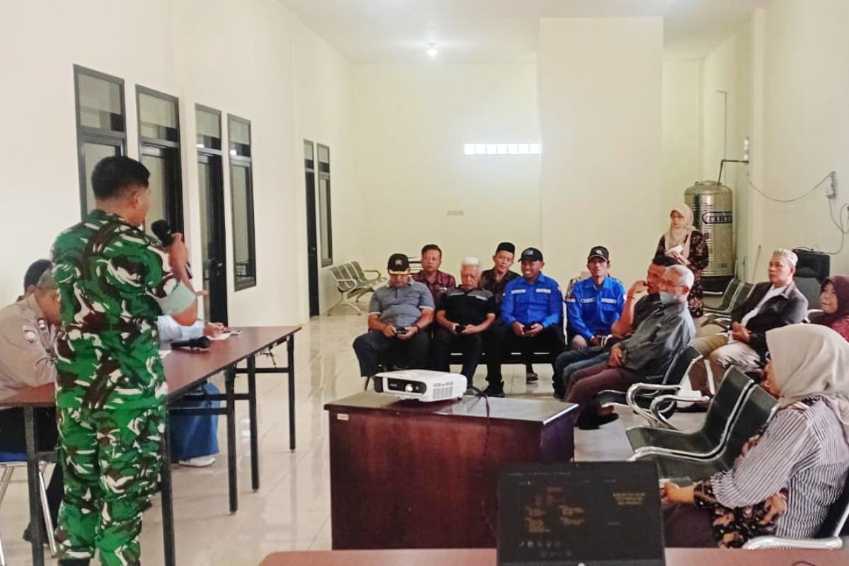 Babinsa dan Bhabinkamtibmas Polehan Musyawarah Kamtibmas Bersama Ketua RT dan RW