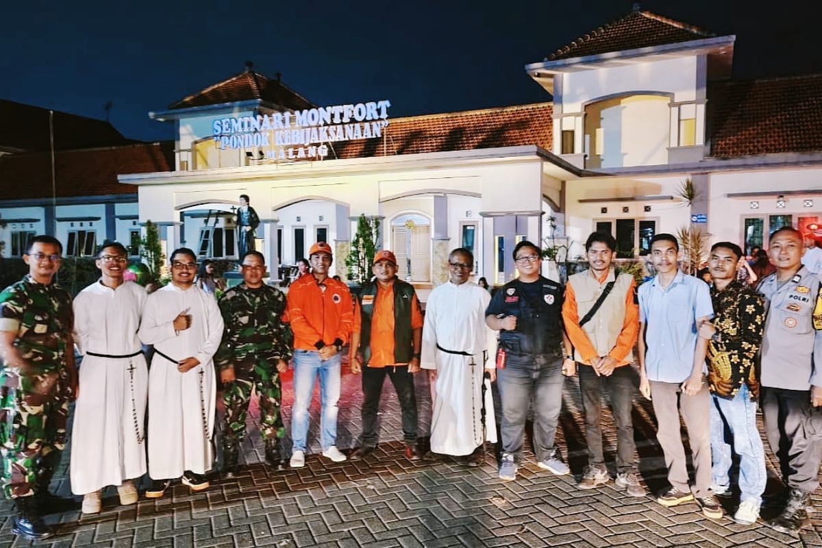 Babinsa Merjosari Pengamanan Ibadah Misa Malam Paskah di Seminari Monfort