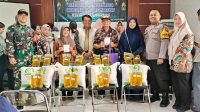 Babinsa Klojen Dampingi Distribusi Bantuan KPM Kelurahan Bareng