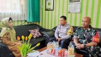 Babinsa dan Bhabinkamtibmas komsos humanis koordinasi bersama Kepala SMUN 6 Malang. (ist) Babinsa dan Bhabinkamtibmas Komsos Humanis Koordinasi Bersama Kepala SMUN 6 Malang