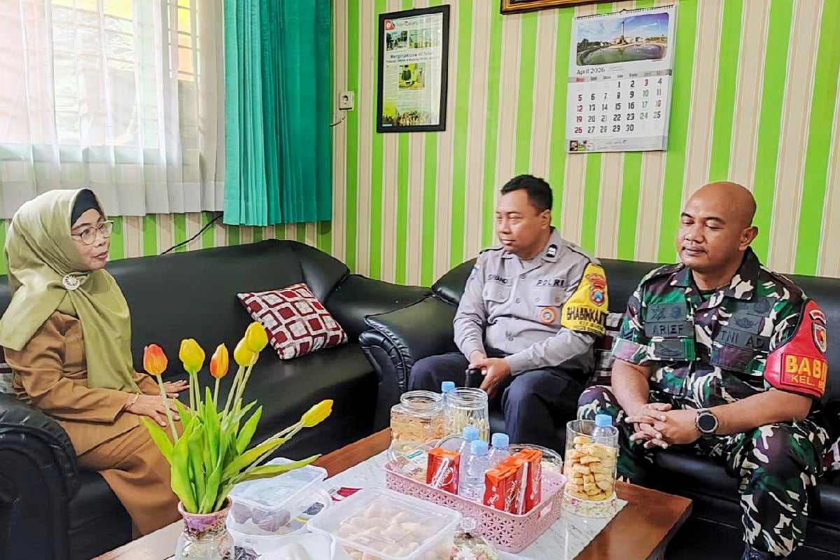 Babinsa dan Bhabinkamtibmas Komsos Humanis Koordinasi Bersama Kepala SMUN 6 Malang