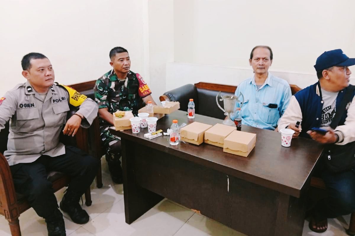 Babinsa Koramil Sukun dan Bhabinkamtibmas Komsos Bersama Ketua RW 05