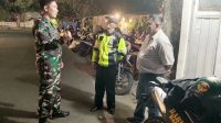 Babinsa Bareng tingkatkan komsos bersama masyarakat. (ist) Babinsa Bareng Tingkatkan Komsos Bersama Masyarakat